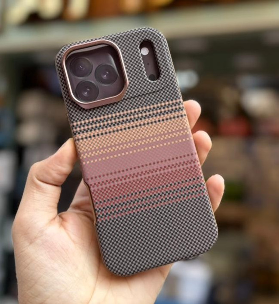  Luxury two-piece case (clear inner + magnetic carbon fiber outer cover), slim, fingerprint-resistant, and supports MagSafe, compatible with Iphone 17 PRO 