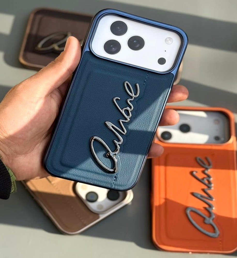  iPhone 17 Pro Max case with an attractive design touch, equipped with a hidden pocket inside the case to store cards, strong shock-resistant materials. 