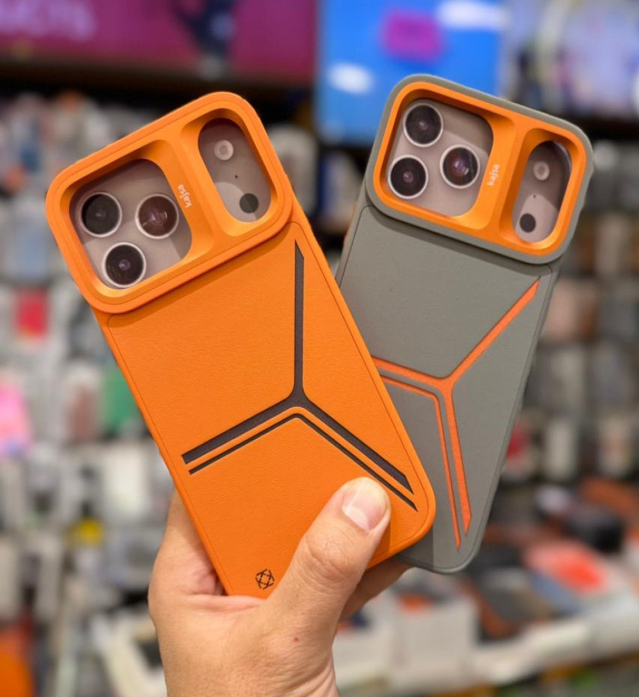  جراب ايفون  17 برو ماكس بتصميم يجمع بين الشياكة والفخامة مصنوع من خامات عالية الجودة مقاومة للصدمات و إطار بارز للحماية الكاملة ومربع كاميرات مرتفع يمنح حماية إضافية ولمسة تصميم فريدة، ليظهر بشكل جذاب في اليد. 