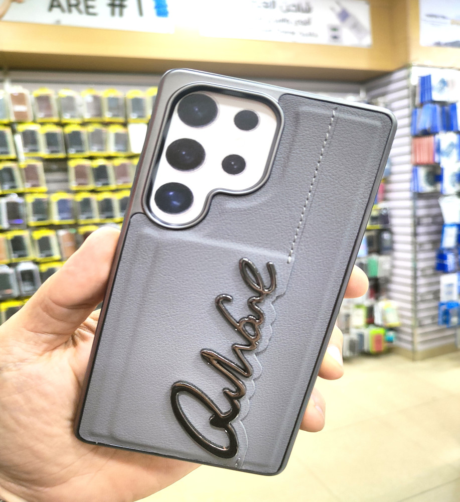  جراب سامسونج S25 Ultra  مع لمسة تصميم جذابة مزود بـ جيب مخفي داخل الجراب لحفظ الكروت، خامات قوية مقاومة للصدمات. 