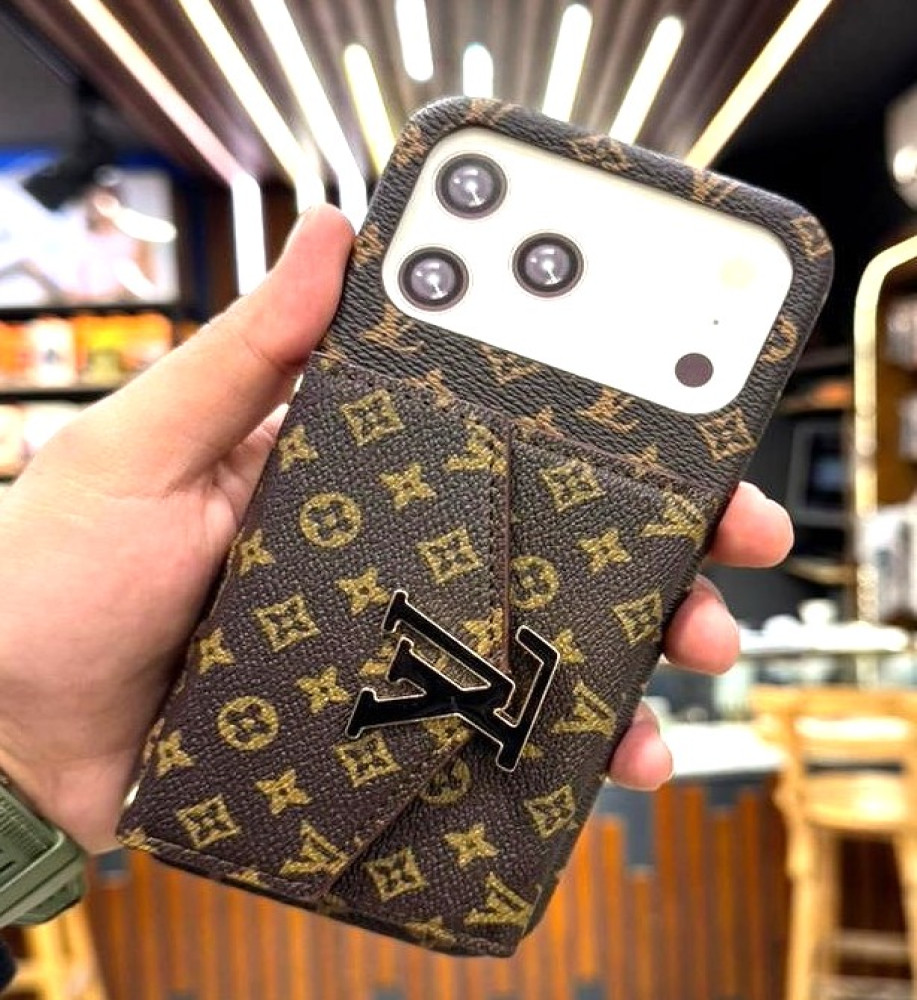  جراب ايفون 17  برو ماكس شيك فاخر و ستايل LV & GG & GUCCI  مع حافظة بطاقات مدمجة وحزام كروس – غطاء حماية أنيق للبنات ومتوافر ايضا ل ايفون 17. 