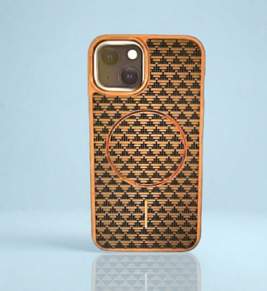  Carbon fiber case provides shock and drop protection with a stylish youthful design, supports Mage Safe wireless charging, easy installation, and is lightweight for the iPhone 15 . 