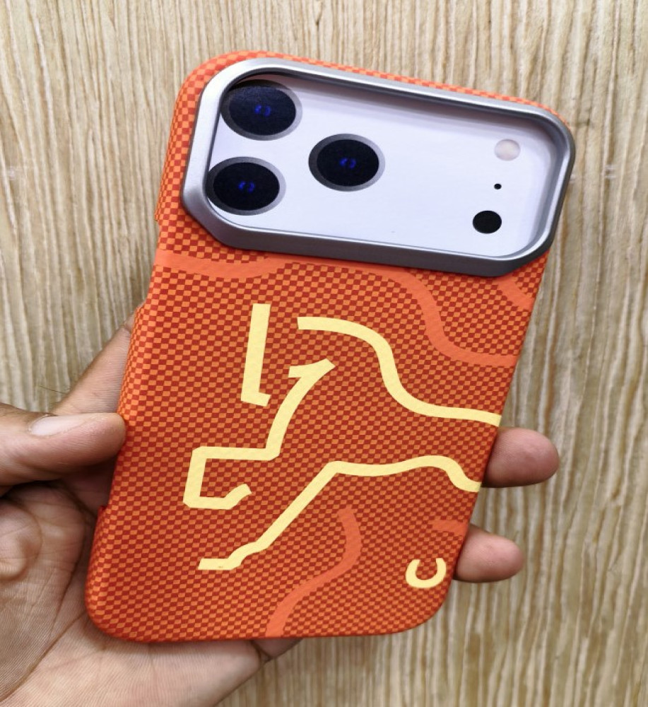  Carbon fiber iPhone 17 Pro Max case in stylish colors; supports MagSafe. 