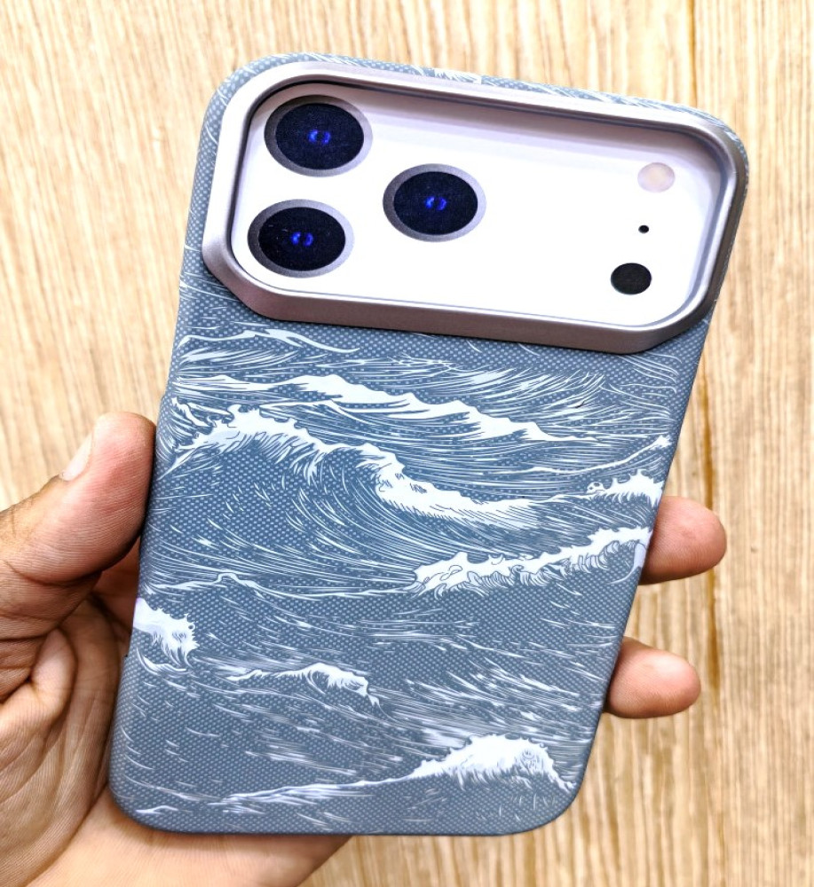  Carbon fiber iPhone 18 Pro Max case in stylish colors; supports MagSafe. 