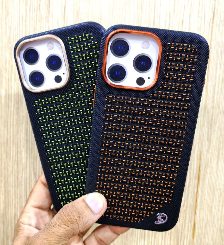  iPhone 16 Pro Max Carbon Fiber MagSafe Case – Protective and Stylish. 