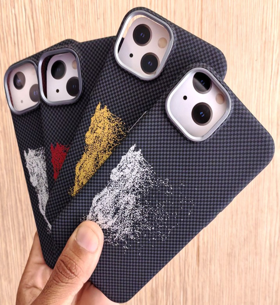  iPhone 13 Carbon Fiber MagSafe Case – Protective and Stylish. 